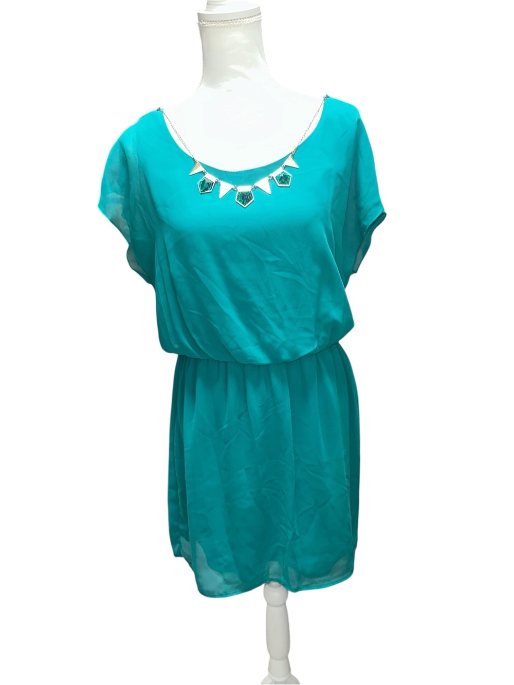 City Triangles‎ Green Short Sleeve Midi Dress with Emerald Green Gem Necklace